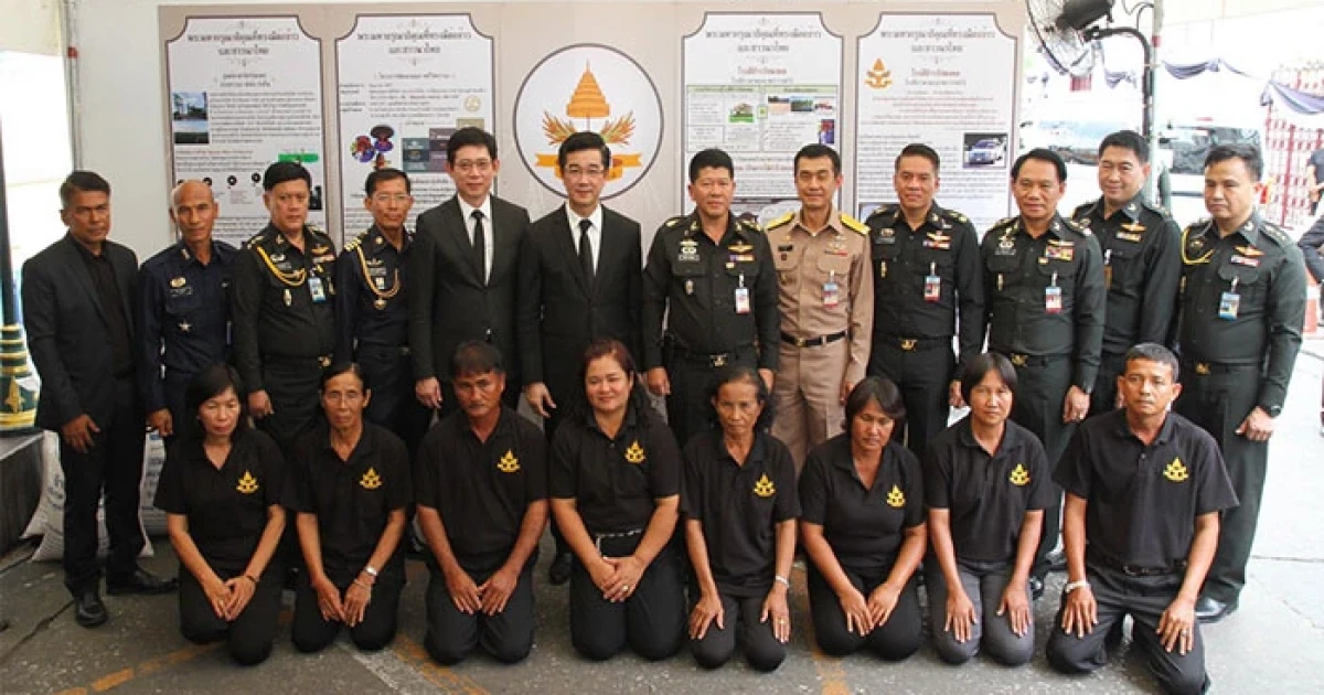 โตโยต้า ส่งมอบข้าวสารจากโรงสีข้าวรัชมงคล 140 ตัน บริการประชาชนที่มาถวายสักการะหน้าพระบรมศพ