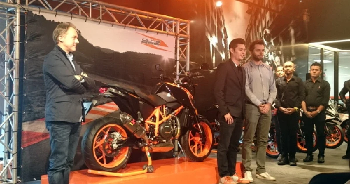 เบิร์นรับเบอร์เปิด KTM Flagship Bangkok พร้อมเผยโฉม 690 Duke R