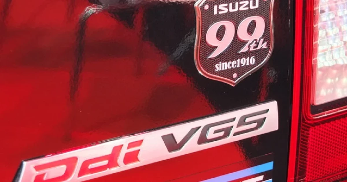 อีซูซุจัดเต็มหลายรุ่นเด่นโชว์ใน Fast Auto Show 2015