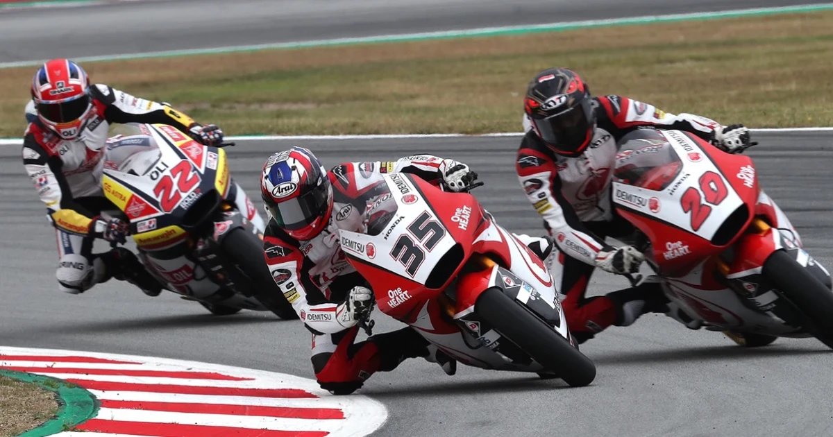 "สมเกียรติ" คัมแบ็กโชว์ฟอร์มเยี่ยม! แซง 8 คัน ซิวที่ 17 Moto2 ที่ สเปน