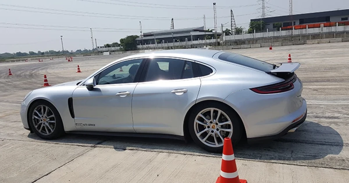 สัมผัส Porsche Panamera 4S ยานรบทางเรียบ 440 แรงม้า