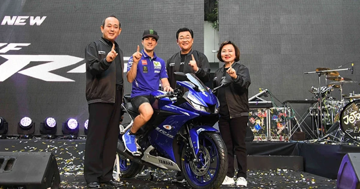 YAMAHA ดึงนักแข่ง มาเวอริค บีญาเลส ร่วมเปิดตัว All New YZF-R15 2017