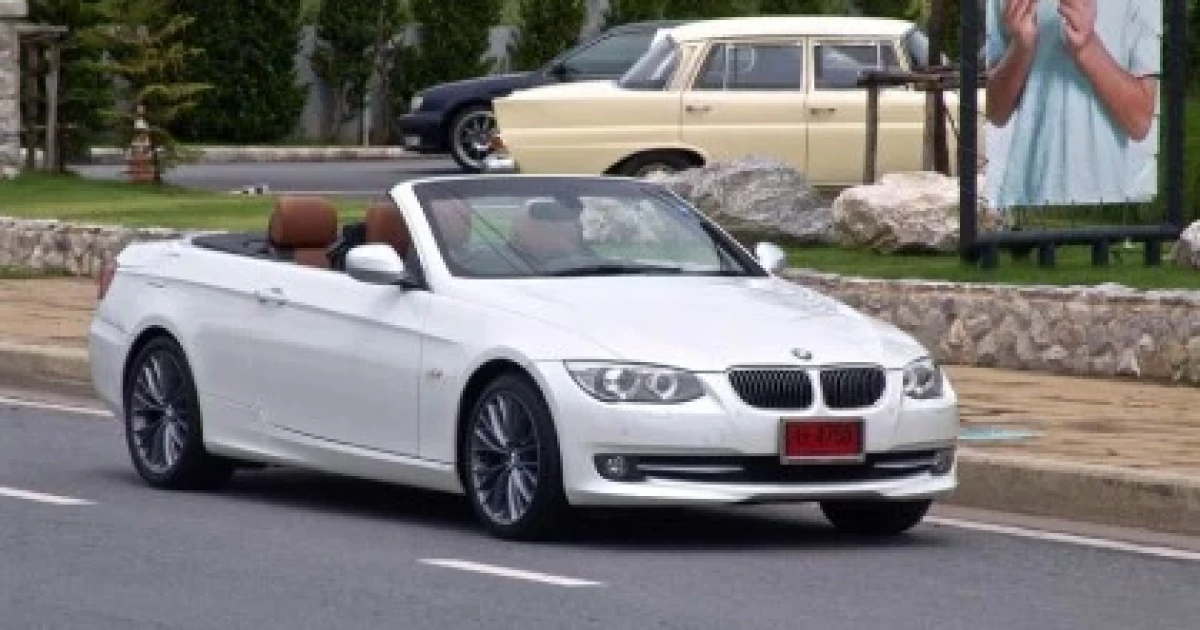 รีวิว BMW 325i CONVERTIBLE คูเป้ เปิดหลังคา หรูหรา บ้าพลัง รีวิว BMW 325i CONVERTIBLE คูเป้ เปิดหลังคา หรูหรา บ้าพลัง