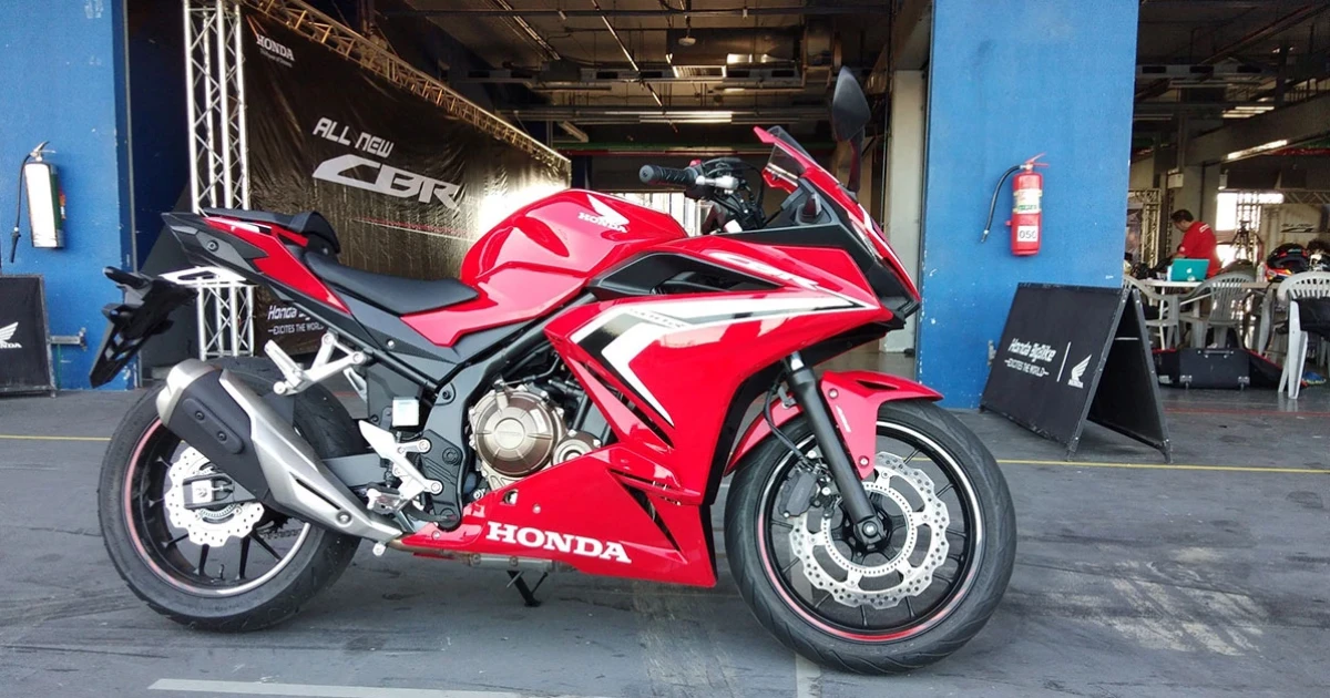 "ฟิล์ม - ก้อง" นำทับสื่อลองของ All new Honda CBR 500R สนามบุรีรัมย์
