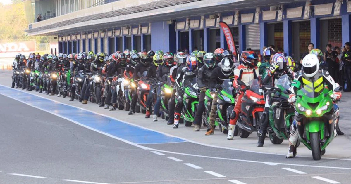 Kawasaki Road Racing Championship 2017 ชวนลูกค้าแข่งบนแทร็คระดับโลก "สนามช้าง" จ.บุรีรัมย์