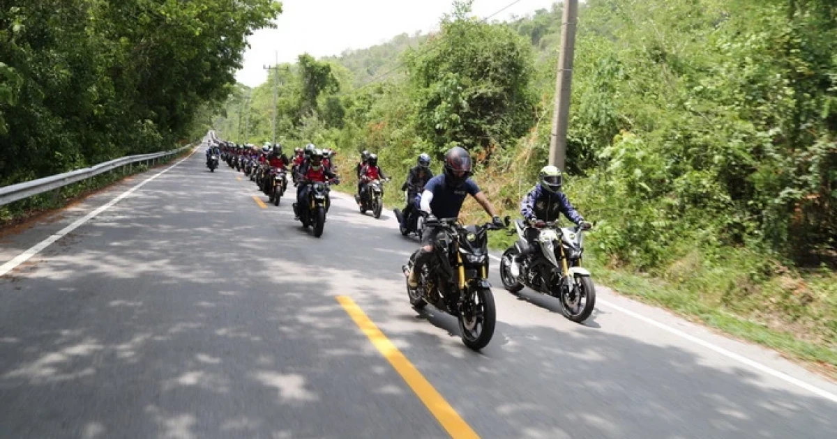 เอ็กคลูซีฟทริป ยามาฮ่า M-SLAZ บิดตามรอย "อยู่ที่เรา"