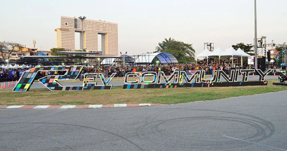 วาเลนติโน่ รอสซี่ พร้อมนักแข่งระดับโลกทีมยามาฮ่าร่วมงาน Rev Community