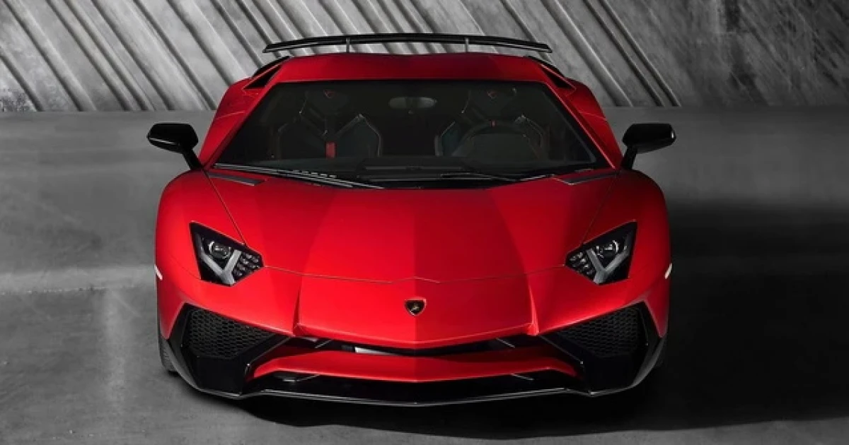 LAMBORGHINI AVENTADOR ซูเปอร์เวโลเช่ ผลิตแค่ 600 คัน เท่านั้น