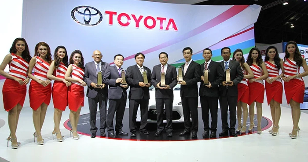 โตโยต้า พิชิต 7 รางวัล "ธุรกิจยานยนต์ยอดนิยมแห่งปี 2558"