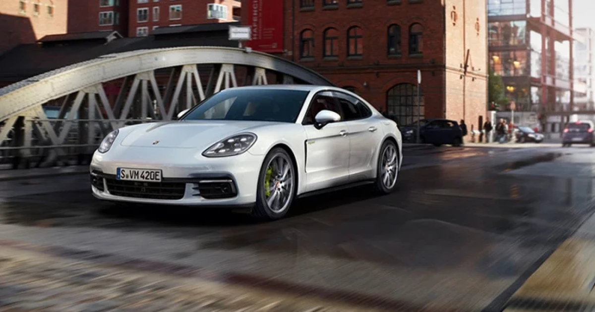 Porsche Panamera 4 E-Hybrid สปอร์ตไฮบริดขับเคลื่อน 4 ล้อ ใหม่
