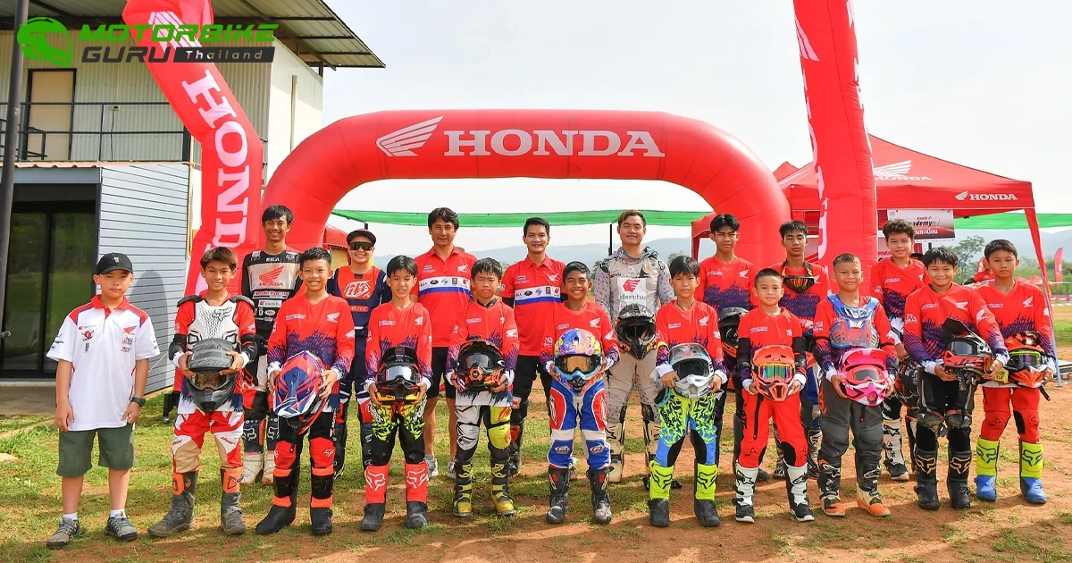 Honda ยกระดับนักแข่งเยาวชนใน Honda Academy 2024 ลงฝึกทักษะทางฝุ่นด้วยรถสูตรเดิร์ทไบค์สายแข่ง Honda CRF125R