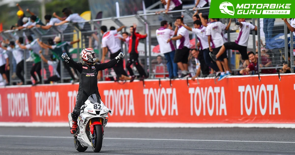 ทัพนักบิดไทยผลงานกระหึ่มเอเชีย! "สุหทัย" พลิกคว้าชัยโฮมเรซ "รัฐพงษ์-กฤชพร-ปิยวัฒน์" ฉลองโพเดียมในศึก เอเชีย โร้ด เรซซิ่ง นัดปิดฤดูกาล 2022 ที่ บุรีรัมย์