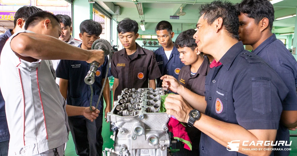 มิตซูบิชิมอบเครื่องยนต์พร้อมชุดส่งกำลังให้วิทยาลัยการอาชีพชุมพร เพื่อสนับสนุนการศึกษาด้านเทคนิคยานยนต์