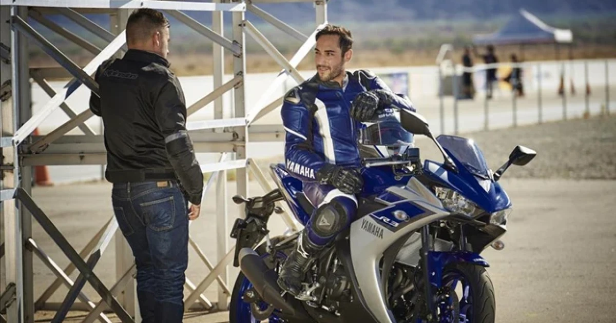 รถซูเปอร์ไบค์สายพันธุ์สปอร์ตในตระกูล R-Series