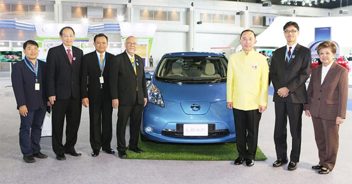 นิสสัน พารัฐมนตรีประจำสำนักนายกฯ มล.ปนัดดา ดิศกุล ชมรถไฟฟ้า นิสสัน ลีฟ