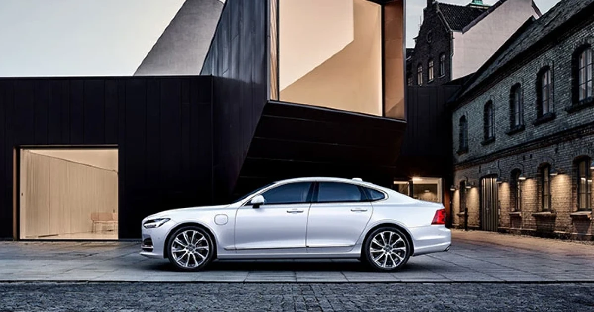 ปลั๊กอินไฮบริด ให้พลังสูงสุดถึง 407 แรงม้า