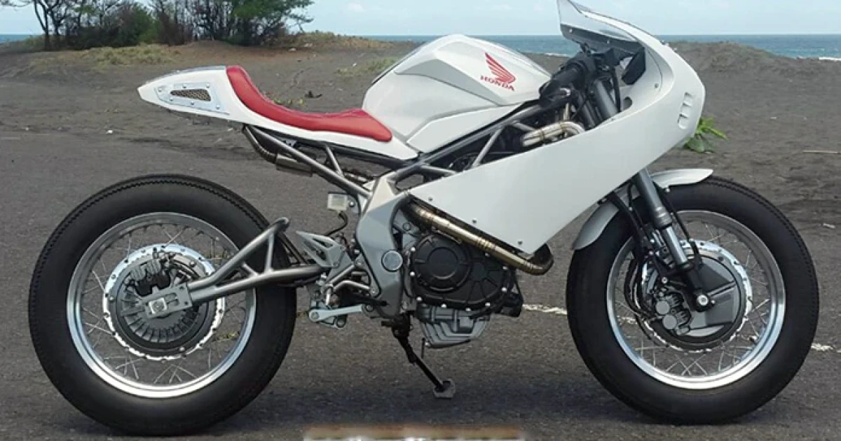 เมื่อ Honda CBR250RR โดนจับเปลี่ยนแนวเป็นคาเฟ่ เรเซอร์
