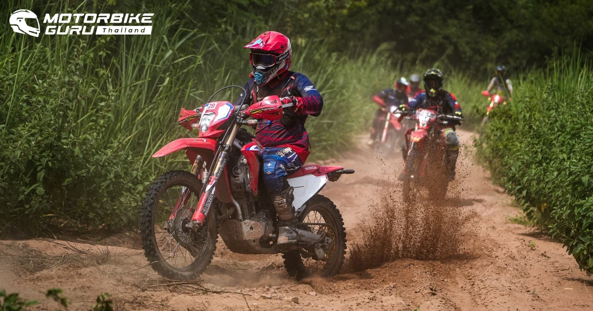 ฮอนด้าพาไบค์เกอร์ฝึกทักษะในกิจกรรม Honda DIRT Xperience 2024 พร้อมลุยเส้นทางสุดท้าทายที่รุ่งเรืองแคมป์ จ.นครราชสีมา