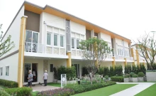 โกลเด้น ทาวน์ อ่อนนุช-ลาดกระบัง (Golden Town Onnut - Ladkrabang)