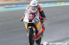 ไม้คิว-เกียรติศักดิ์ นักบิดดาวรุ่งจาก ฮอนด้า เรซซิ่ง ไทยแลนด์ ฟอร์มฮอต คว้าโพเดียมพร้อมเก็บแต้มต่อเนื่อง ในศึก เรดบูล โมโตจีพี รุกกีส์ คัพ 2026