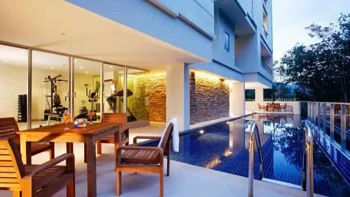 เดอะ พอยท์ คอนโดมิเนียม (The Point Condominium)