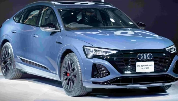 อาวดี้ Audi Q8 Sportback e-tron 55 quattro S line Black edition ปี 2023