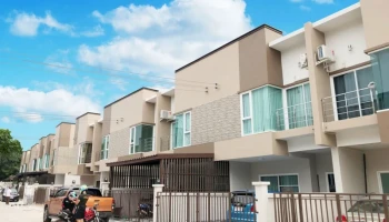 ไอลีน ศรีราชา (Aileen Sriracha)