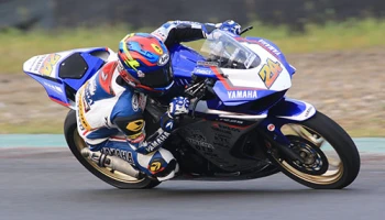 แสตมป์-อภิวัฒน์ ยามาฮ่าทีม โชว์ฟอร์มร้อนซิวแชมป์รุ่น 250 cc. ขยับจ่อแชมป์เอเชีย