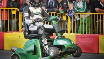 รถตัดหญ้า ทำสถิติสกู๊ตเตอร์เร็วที่สุดในโลก