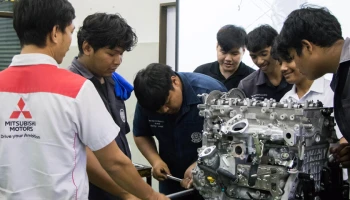 MITSUBISHI ส่งเสริมการพัฒนาทักษะบุคลากรด้านยานยนต์ด้วยการมอบเครื่องยนต์พร้อมชุดส่งกำลังให้แก่ วิทยาลัยการอาชีพคลองท่อม จ.กระบี่