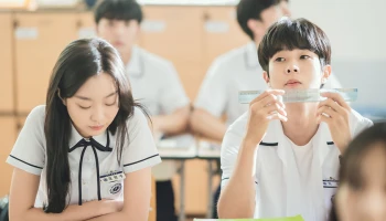 เติมความสดใสรับปีใหม่! 3 เหตุผลที่ไม่ควรพลาดชม Our Beloved Summer: ร้อนนั้นเรารักกัน ซีรีส์อารมณ์ดีที่มาพร้อมเคมีสุดลงตัวบน Netflix