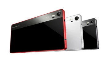 สมาร์ทโฟนพร้อมระบบกล้องถ่ายรูปมือโปรครั้งแรกของโลก