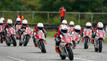 เปเปอร์-อนพัทย์ ควง เบสต์-ภาสกร ดวลมันส์! บิดแย่งโพเดียมคนละเรซ ใน Honda Academy Thailand ศึกสุดท้าย