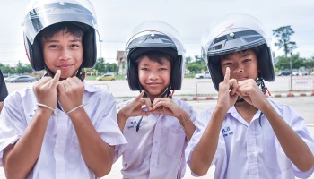 Honda ส่งมอบหมวกกันน็อกครบทั่วทั้งภาคอีสาน ปิดท้ายที่ จ.อุบลราชธานี ตอกย้ำ 60 ปี แห่งการสร้างวัฒนธรรมขับขี่ปลอดภัยอย่างยั่งยืน