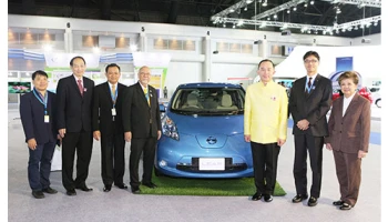 นิสสัน พารัฐมนตรีประจำสำนักนายกฯ มล.ปนัดดา ดิศกุล ชมรถไฟฟ้า นิสสัน ลีฟ