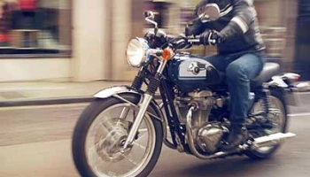 Kawasaki W800 สวยคลาสสิก มนต์เสน่ห์แห่งบิ๊กไบค์ เครื่องมีครีบระบายอากาศ