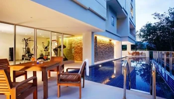เดอะ พอยท์ คอนโดมิเนียม (The Point Condominium)
