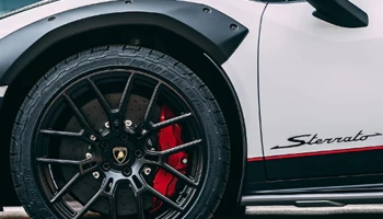 Bridgestone ได้รับเลือกให้เป็นผู้พัฒนายางสำหรับ Lamborghini Huracán Sterrato