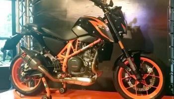 เบิร์นรับเบอร์เปิด KTM Flagship Bangkok พร้อมเผยโฉม 690 Duke R