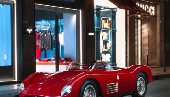 Maserati จัดแสดงยนตรกรรมคลาสสิก 200S ที่งาน LARUSMIANI Automotive Gallery ในช่วง Milan Design Week 2025