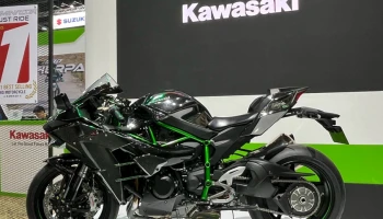 Kawasaki เปิดผ้าคลุมรถใหม่ถึง 2 รุ่น พร้อมฉลองความสำเร็จของ Eliminator พร้อมทัพผลิตภัณฑ์หลากรูปแบบเพื่องาน Bangkok International Motor Show 2025