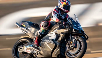 ก้อง-สมเกียรติ ปรับตัวกับรถแข่งได้ดีขึ้นในช่วงวันแรกของ พรีซีซั่น เทสต์ โมโตจีพี ที่บุรีรัมย์