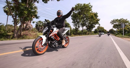 รีวิว ลองขี่ KTM DUKE 390 ใหม่ เน็กเก็ตส้มจี๊ด ออปชั่นคุ้ม 209,900 บาท (Test Ride Review)