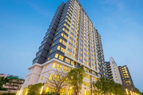 อีส แลนด์แอนด์เฮ้าส์