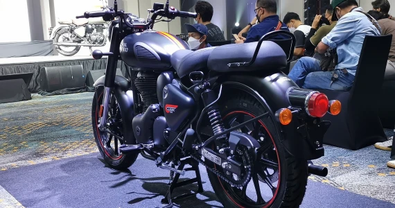 รูปภาพ โรยัล เอ็นฟีลด์ Royal Enfield Classic 350 DARK ปี 2022