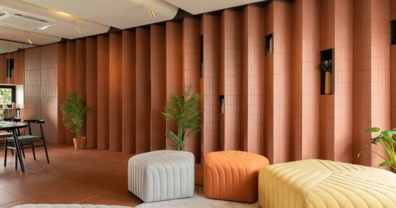 รูปภาพ พลูม วัชรพล-เอกมัย (Plume Watcharaphon-Ekkamai)