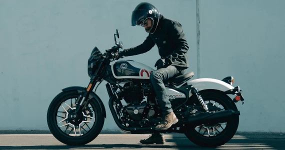 รูปภาพ โรยัล เอ็นฟีลด์ Royal Enfield Shotgun 650 Stencil White ปี 2024