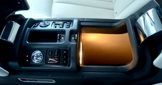 รูปภาพ โรลส์-รอยซ์ Rolls-Royce Phantom Series II Standard ปี 2012