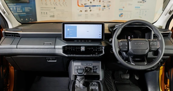 รูปภาพ โตโยต้า Toyota Hilux Travo Double Cab 4TREX 2.8 Overland AT ปี 2025