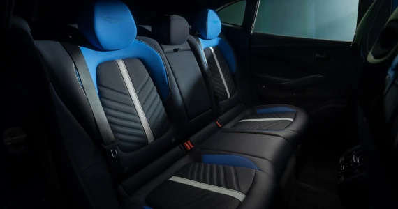 รูปภาพ แอสตัน มาร์ติน Aston Martin DBX 707 ปี 2023